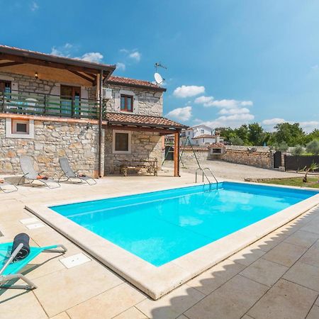 Lovely Home In Visnjan With Outdoor Swimming Pool Bagian luar foto