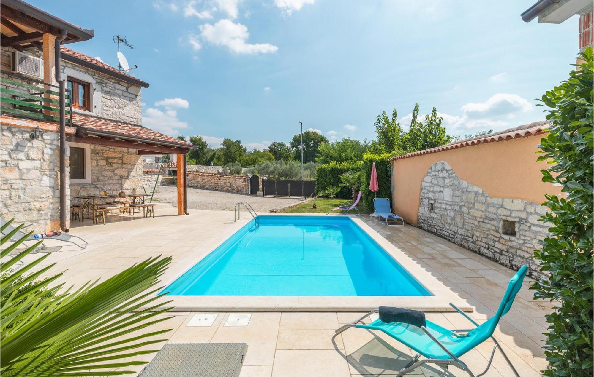 Lovely Home In Visnjan With Outdoor Swimming Pool Bagian luar foto