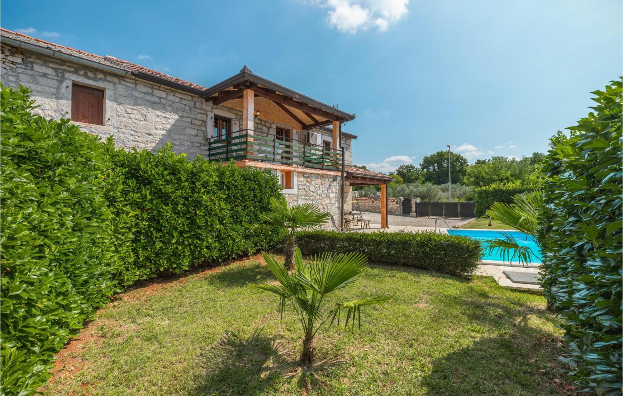 Lovely Home In Visnjan With Outdoor Swimming Pool Bagian luar foto