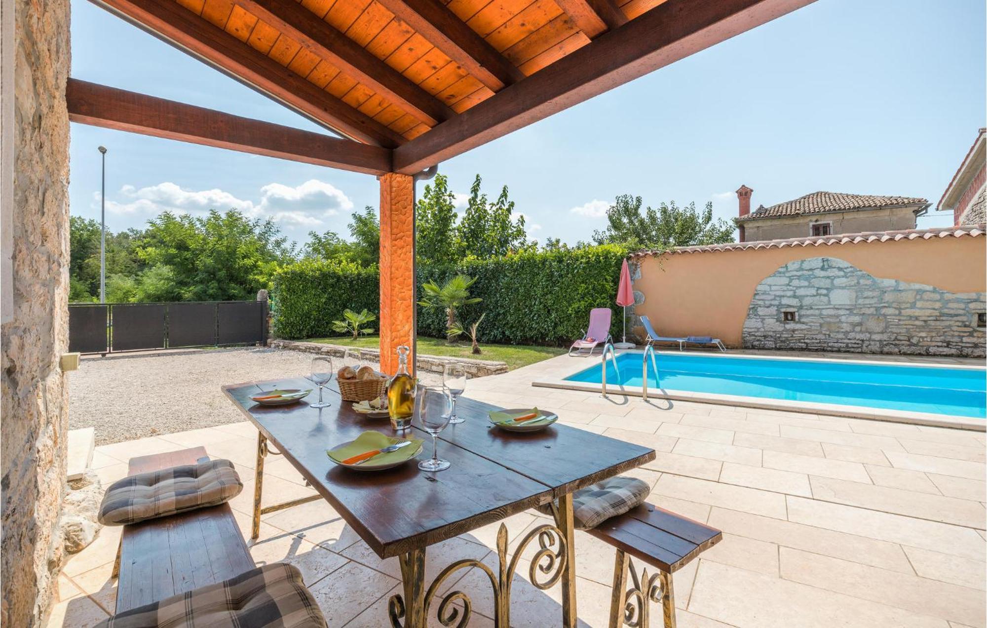 Lovely Home In Visnjan With Outdoor Swimming Pool Bagian luar foto