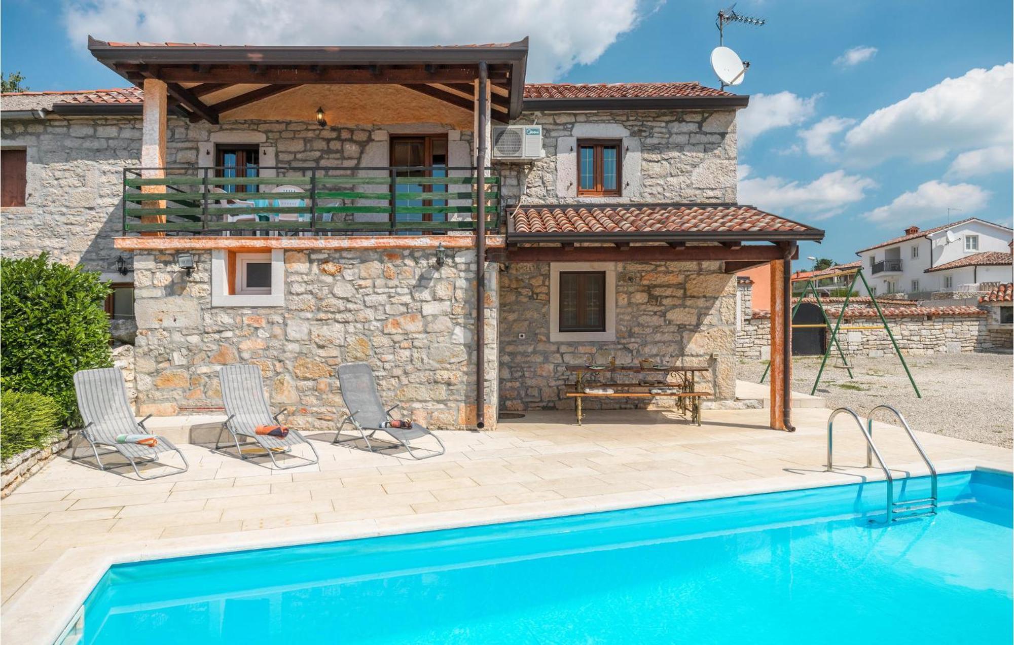 Lovely Home In Visnjan With Outdoor Swimming Pool Bagian luar foto
