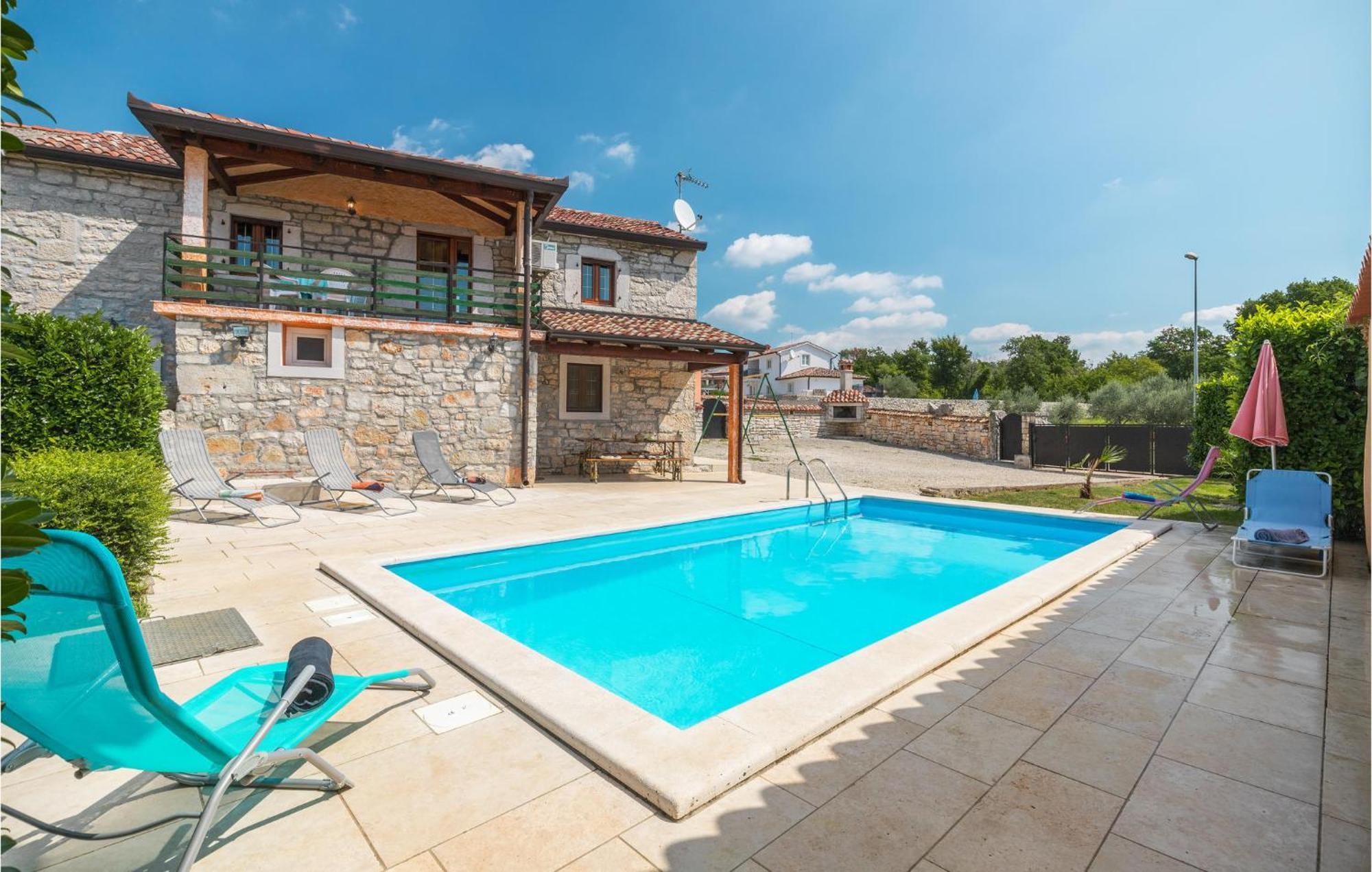 Lovely Home In Visnjan With Outdoor Swimming Pool Bagian luar foto