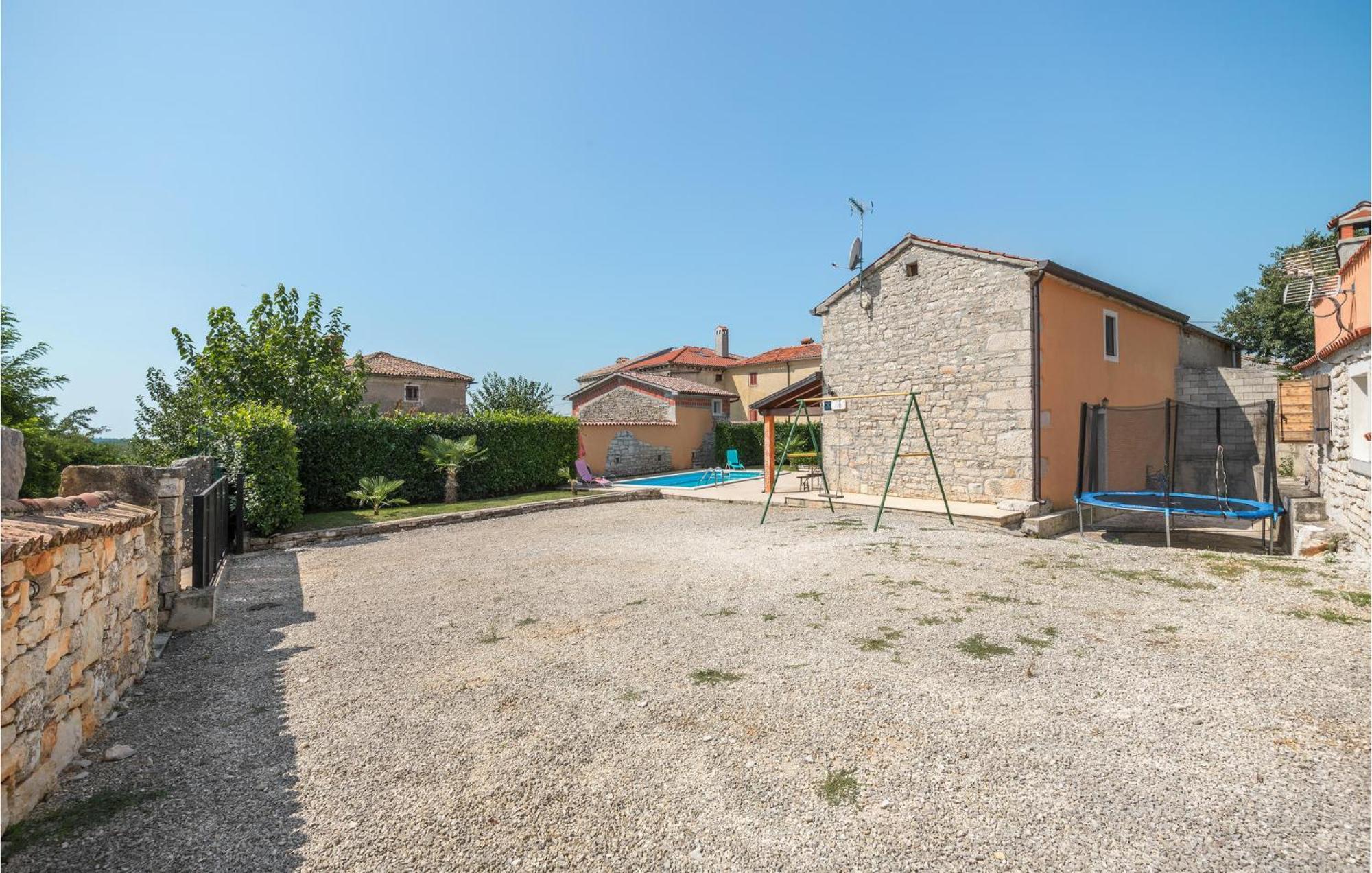 Lovely Home In Visnjan With Outdoor Swimming Pool Bagian luar foto